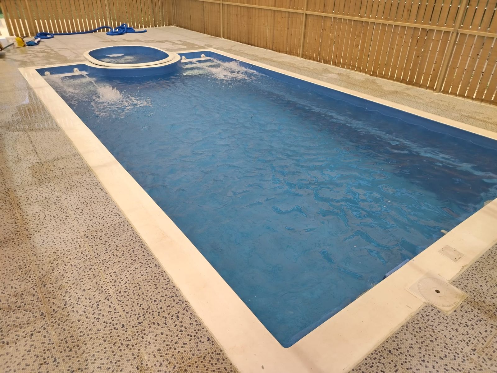 تركيب مسبح تقليدي